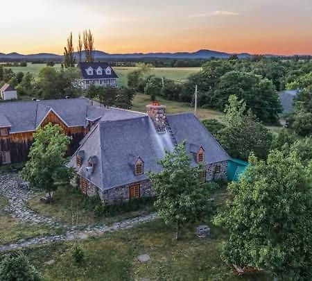 Auberge Le P'Tit Bonheur Saint-Laurent-de-l'ile d'Orleans ภายนอก รูปภาพ
