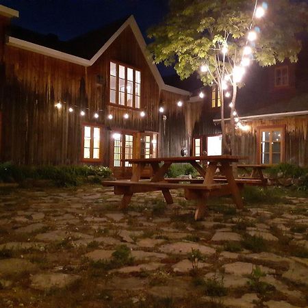 Auberge Le P'Tit Bonheur Saint-Laurent-de-l'ile d'Orleans ภายนอก รูปภาพ