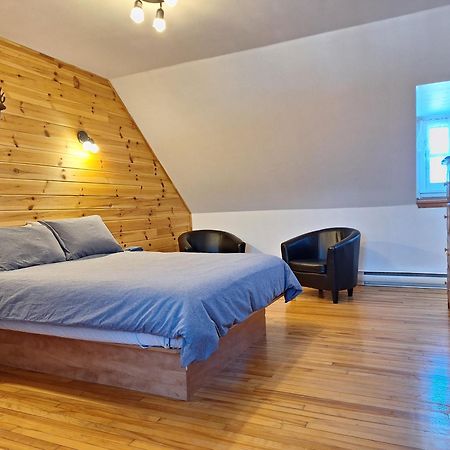Auberge Le P'Tit Bonheur Saint-Laurent-de-l'ile d'Orleans ภายนอก รูปภาพ