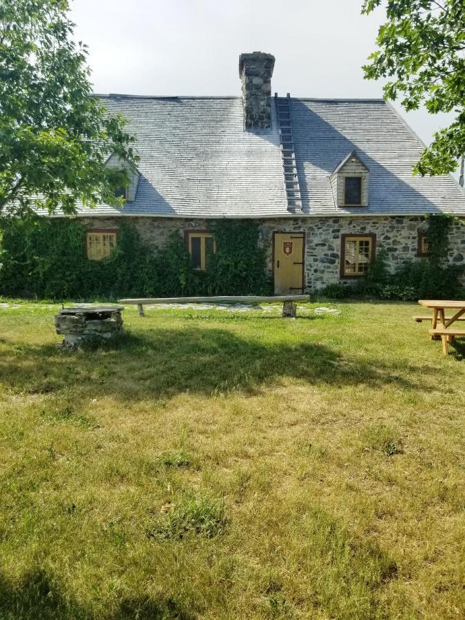 Auberge Le P'Tit Bonheur Saint-Laurent-de-l'ile d'Orleans ภายนอก รูปภาพ