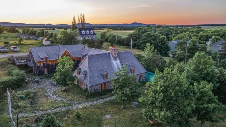 Auberge Le P'Tit Bonheur Saint-Laurent-de-l'ile d'Orleans ภายนอก รูปภาพ