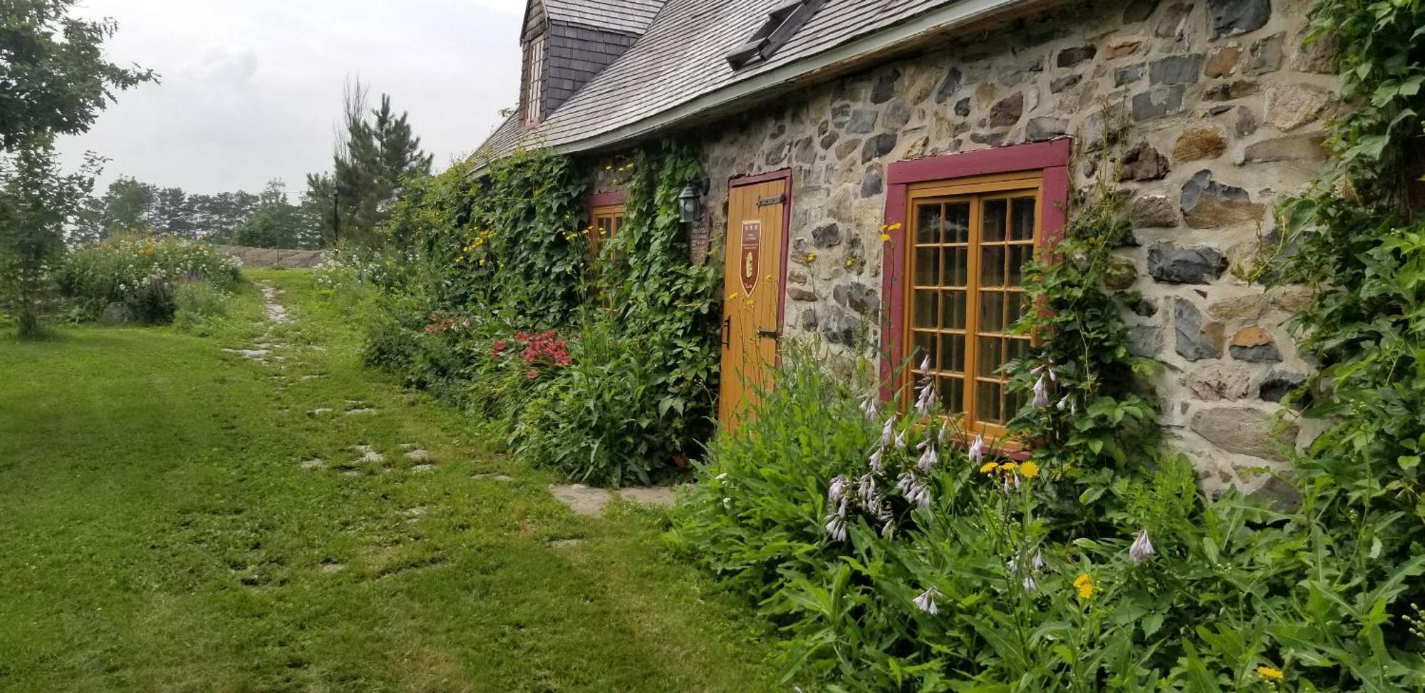 Auberge Le P'Tit Bonheur Saint-Laurent-de-l'ile d'Orleans ภายนอก รูปภาพ