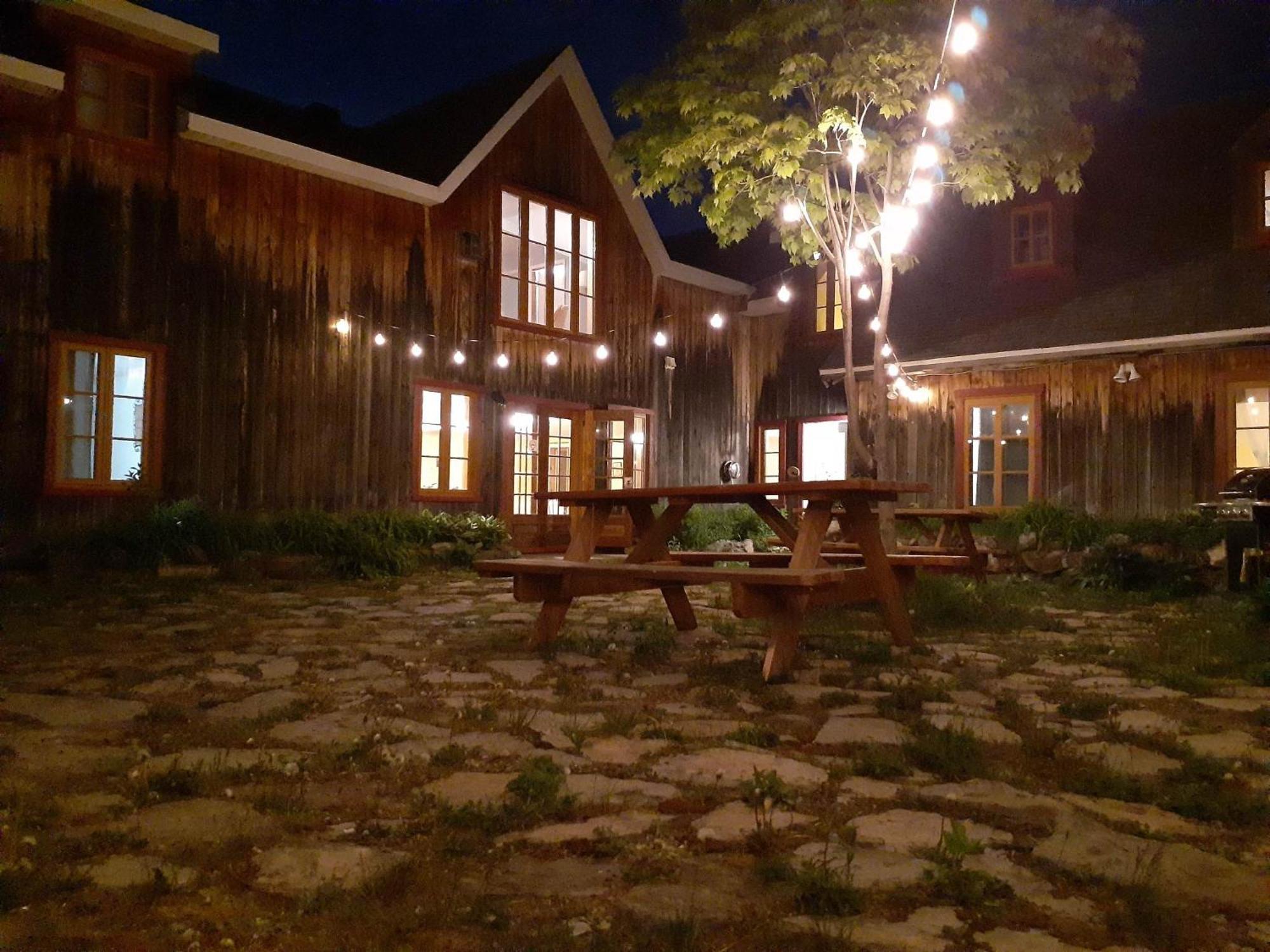 Auberge Le P'Tit Bonheur Saint-Laurent-de-l'ile d'Orleans ภายนอก รูปภาพ