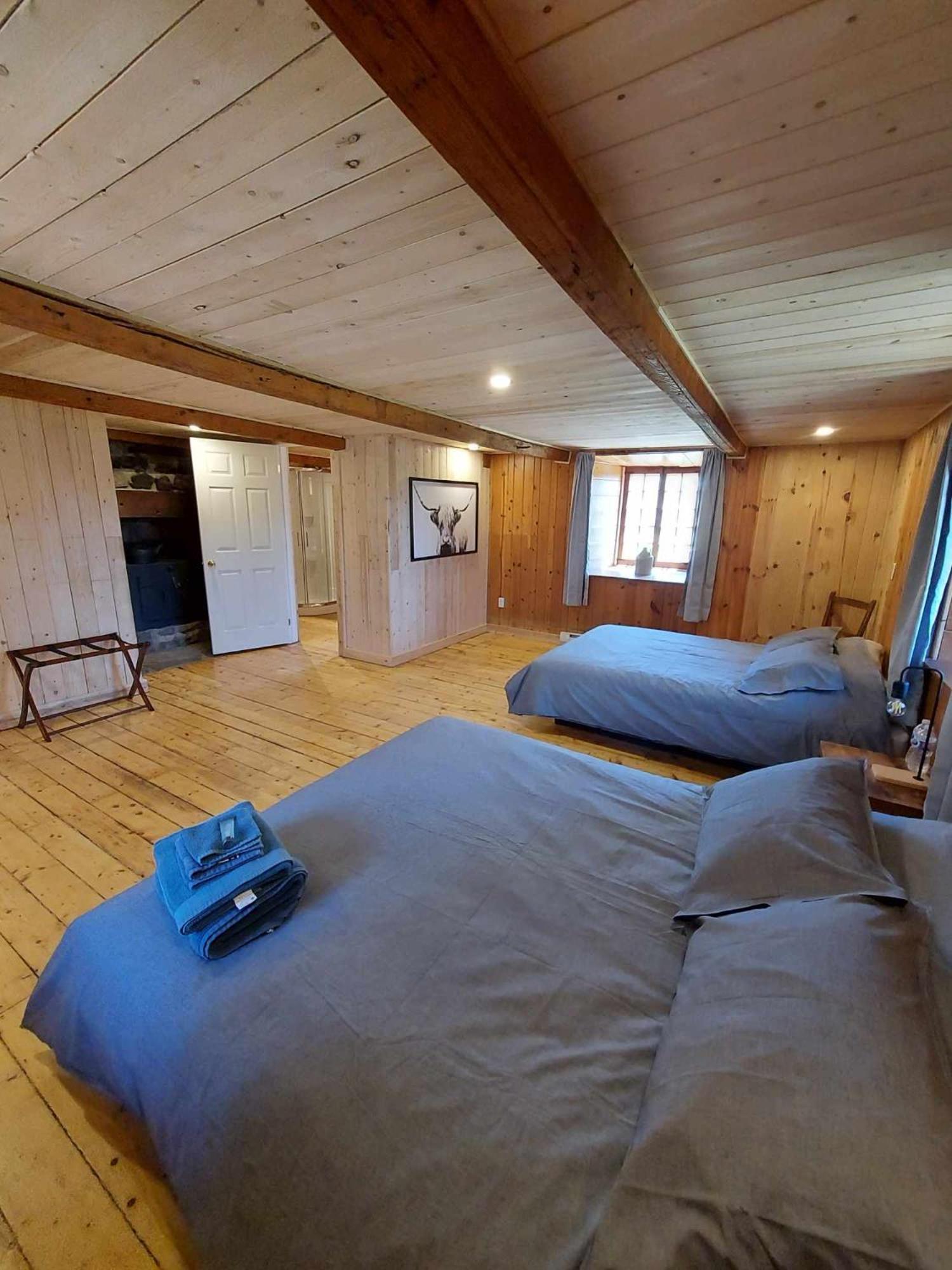 Auberge Le P'Tit Bonheur Saint-Laurent-de-l'ile d'Orleans ภายนอก รูปภาพ