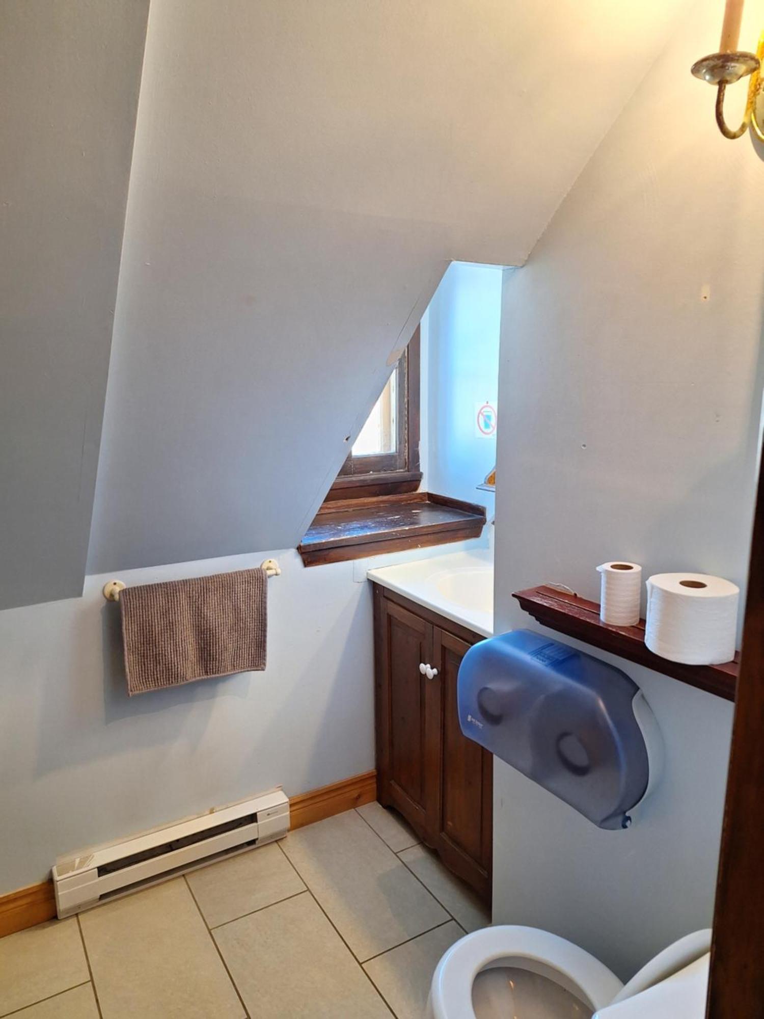 Auberge Le P'Tit Bonheur Saint-Laurent-de-l'ile d'Orleans ภายนอก รูปภาพ