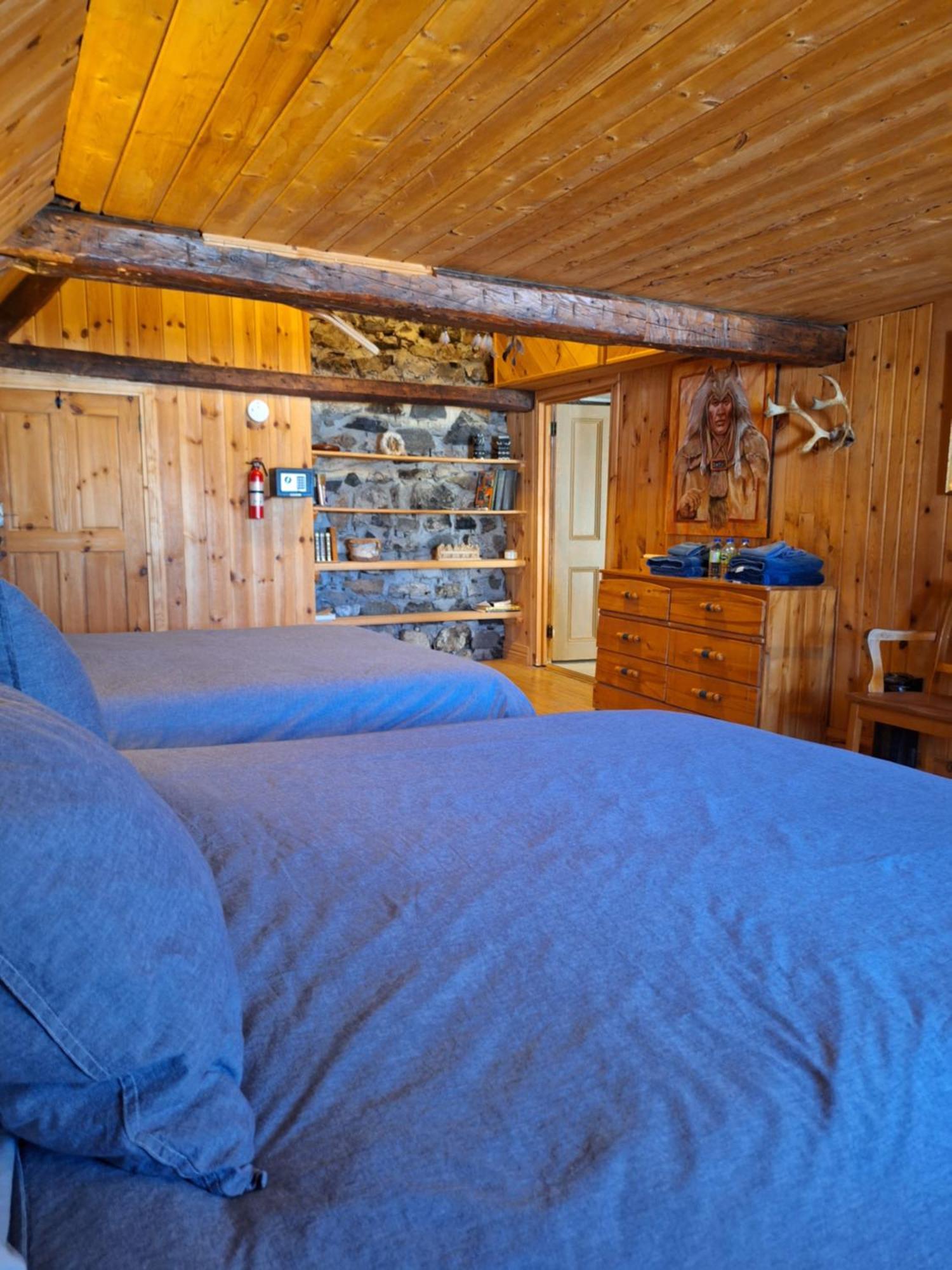 Auberge Le P'Tit Bonheur Saint-Laurent-de-l'ile d'Orleans ภายนอก รูปภาพ