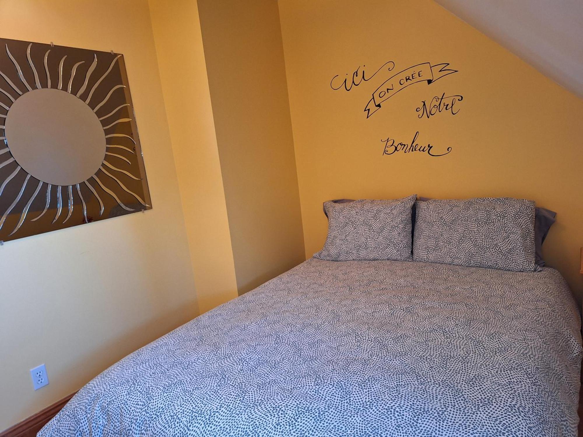 Auberge Le P'Tit Bonheur Saint-Laurent-de-l'ile d'Orleans ภายนอก รูปภาพ