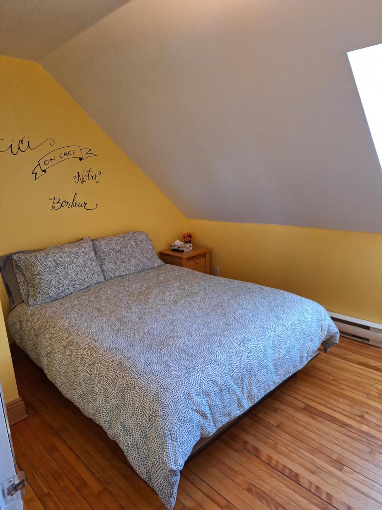 Auberge Le P'Tit Bonheur Saint-Laurent-de-l'ile d'Orleans ภายนอก รูปภาพ