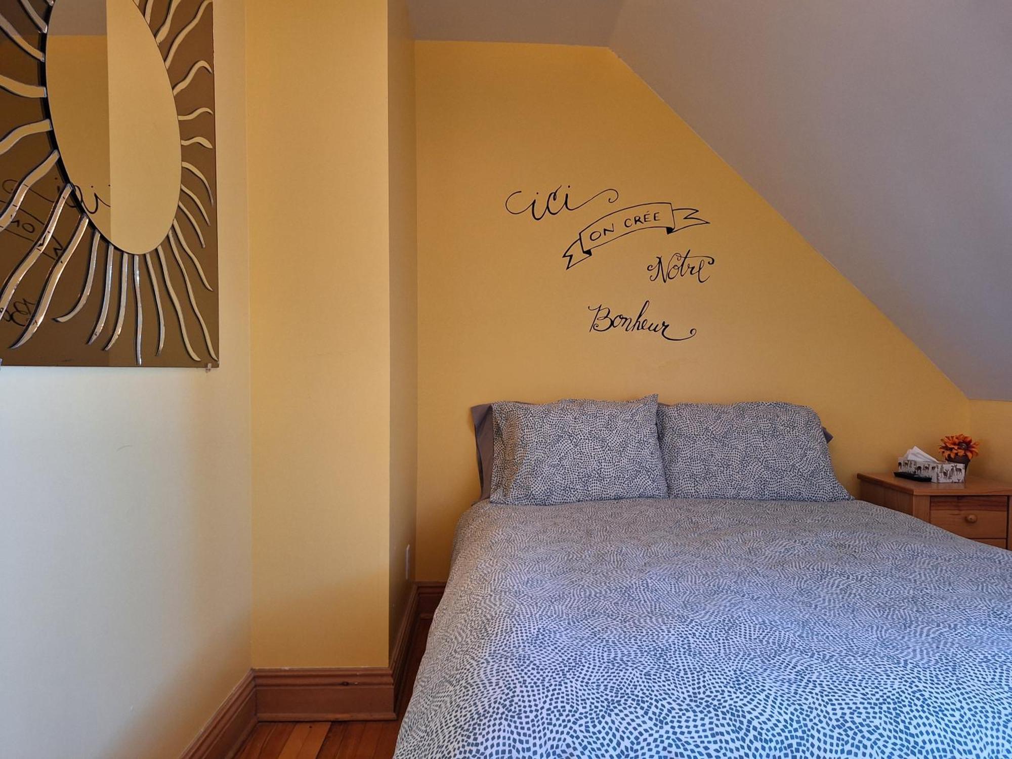 Auberge Le P'Tit Bonheur Saint-Laurent-de-l'ile d'Orleans ภายนอก รูปภาพ