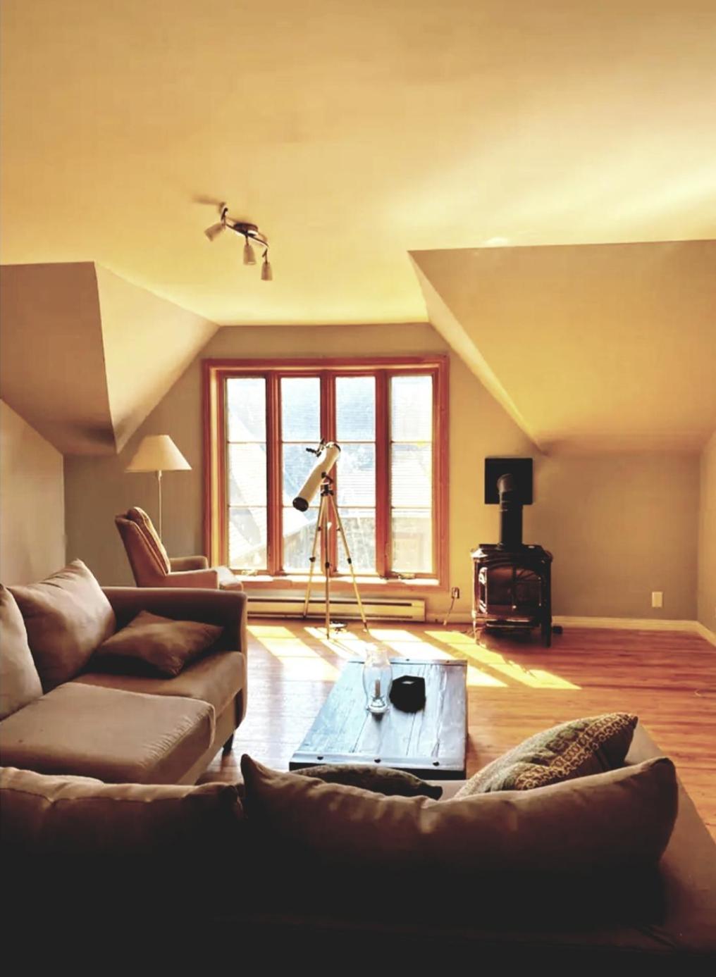 Auberge Le P'Tit Bonheur Saint-Laurent-de-l'ile d'Orleans ภายนอก รูปภาพ