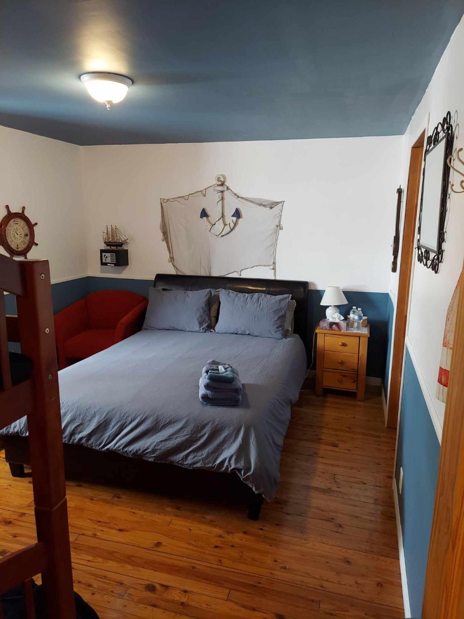 Auberge Le P'Tit Bonheur Saint-Laurent-de-l'ile d'Orleans ภายนอก รูปภาพ
