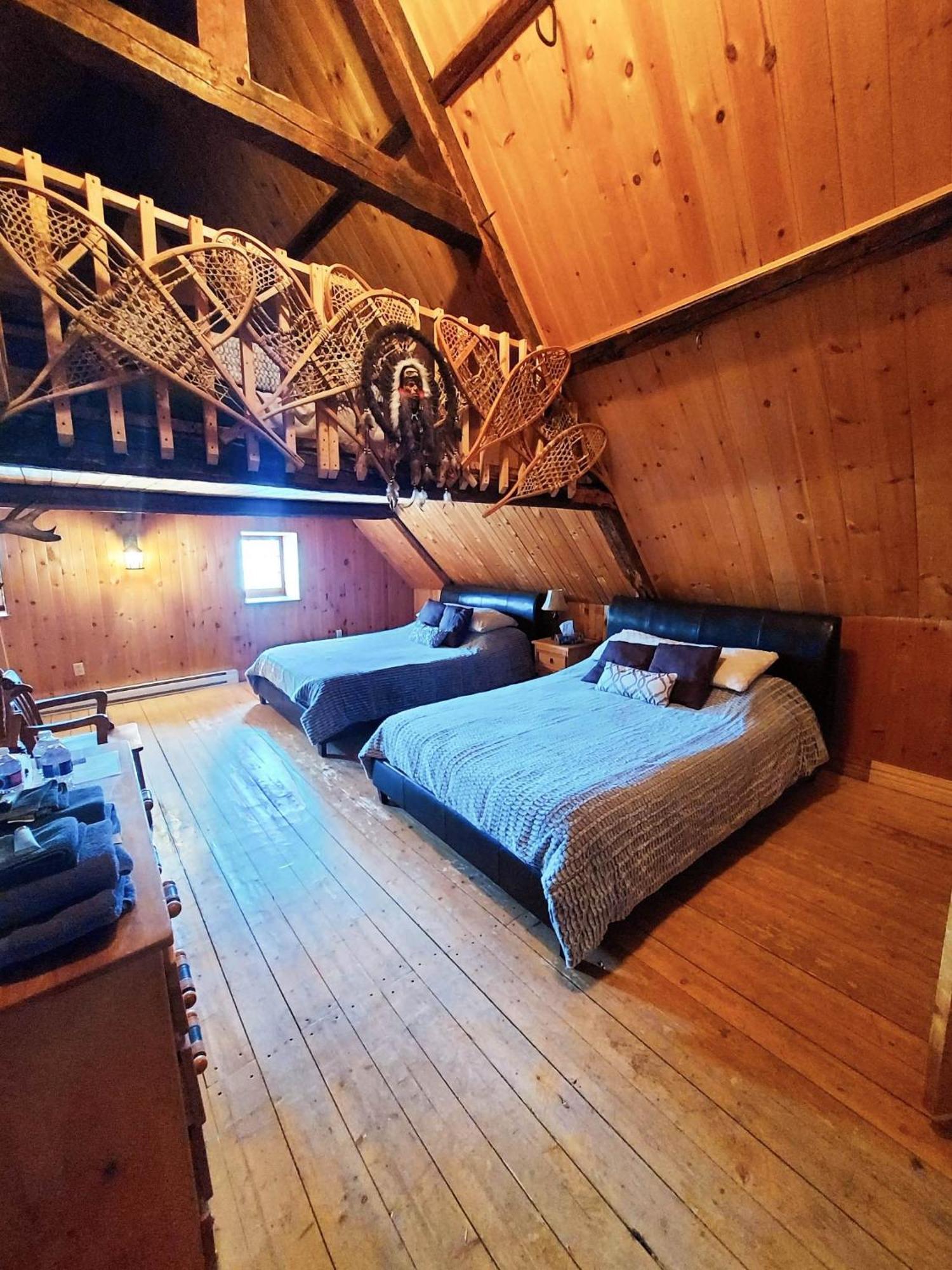 Auberge Le P'Tit Bonheur Saint-Laurent-de-l'ile d'Orleans ภายนอก รูปภาพ