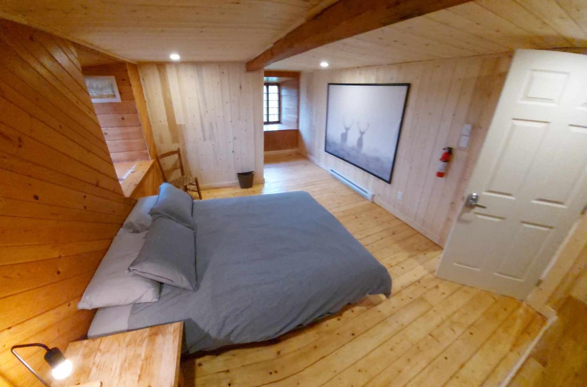 Auberge Le P'Tit Bonheur Saint-Laurent-de-l'ile d'Orleans ภายนอก รูปภาพ