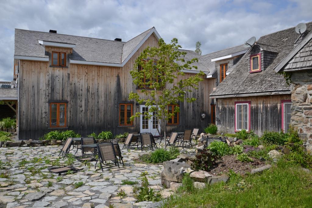 Auberge Le P'Tit Bonheur Saint-Laurent-de-l'ile d'Orleans ภายนอก รูปภาพ