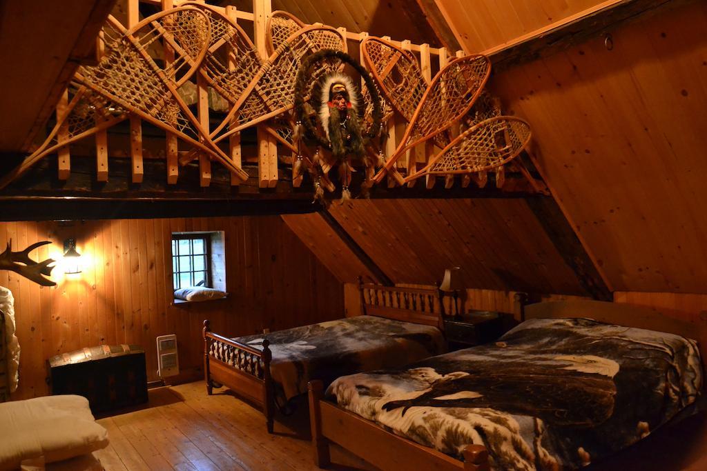 Auberge Le P'Tit Bonheur Saint-Laurent-de-l'ile d'Orleans ภายนอก รูปภาพ