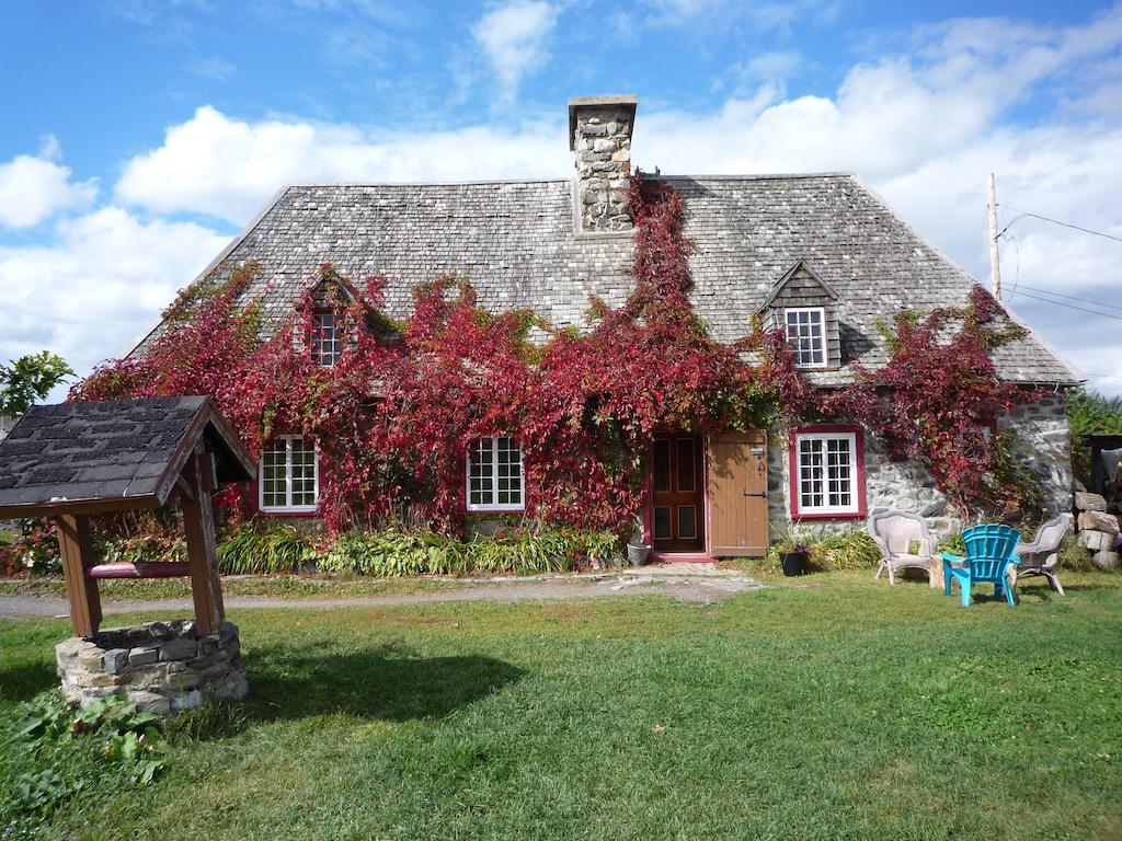 Auberge Le P'Tit Bonheur Saint-Laurent-de-l'ile d'Orleans ภายนอก รูปภาพ
