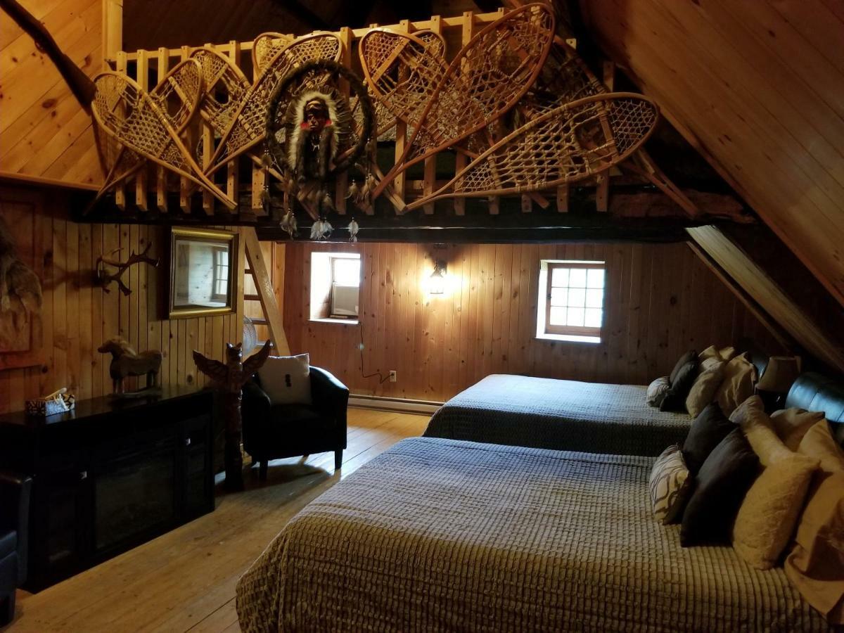 Auberge Le P'Tit Bonheur Saint-Laurent-de-l'ile d'Orleans ภายนอก รูปภาพ